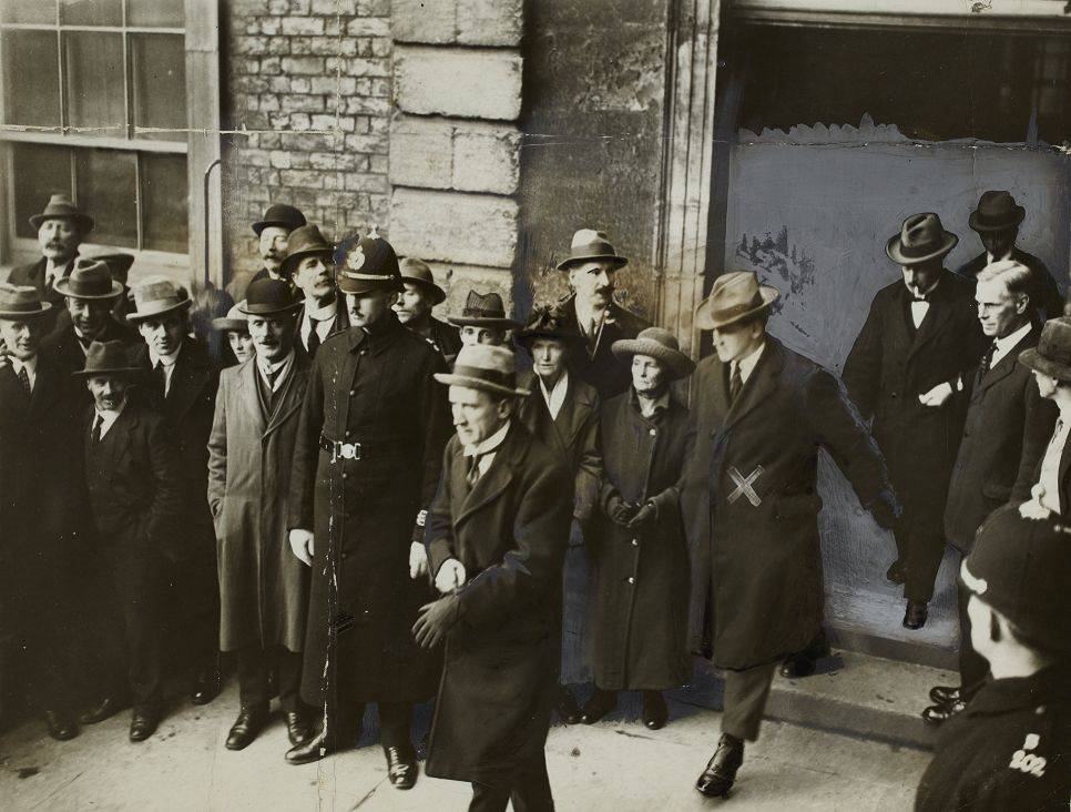This day 99 years ago – 16 January 1922 – Dublin Castle was formally handed over to Michael Collins, Chairman of the Provisional Government. Collins is alleged to have said, upon being told he was seven minutes late, “We've been waiting 700 years. You can have the seven minutes.”