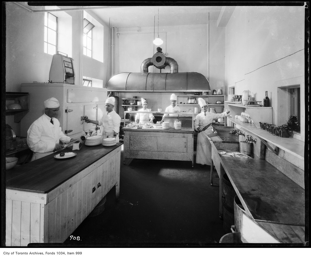 TorontoArchives's tweet photo. To round out the week, here's a shot of the kitchen of La Paloma Restaurant, ca. 1933. According to the 1934 city directory, La Paloma Restaurant was located at 384-386 Yonge Street. Photo: Consumers' Gas Company Ltd. https://t.co/CVdEbOymCS #ALookInsideTO https://t.co/BucQ1nNj3w
