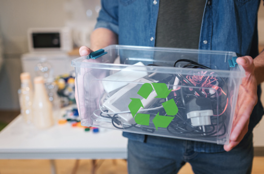 Reciclamas_'s tweet photo. En España cada año se tiran 20 millones de teléfonos, lo que supone un total de ¡2.000 toneladas de #residuos! 😮 En Reciclamás nos encargamos del #reciclaje de #aparatos electrónicos en la Comunidad Valenciana y Baleares. 📺♻ ¡No te pierdas el post! 😊
https://t.co/WzIlHMU5gz https://t.co/MB3wEKh6C3