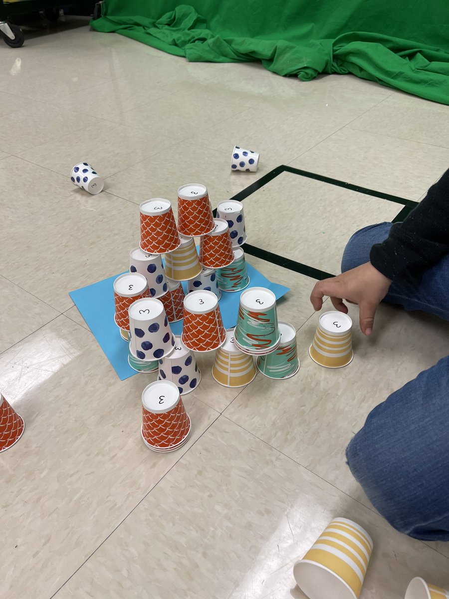 Flores_STEM's tweet photo. This rotation kinder and first are discovering the difference between a strong foundation and a weak one. #learningthroughdiscovery #nisdSTEM @NISDMurnin @NISDSTEMLabs https://t.co/sUDjQUN24y