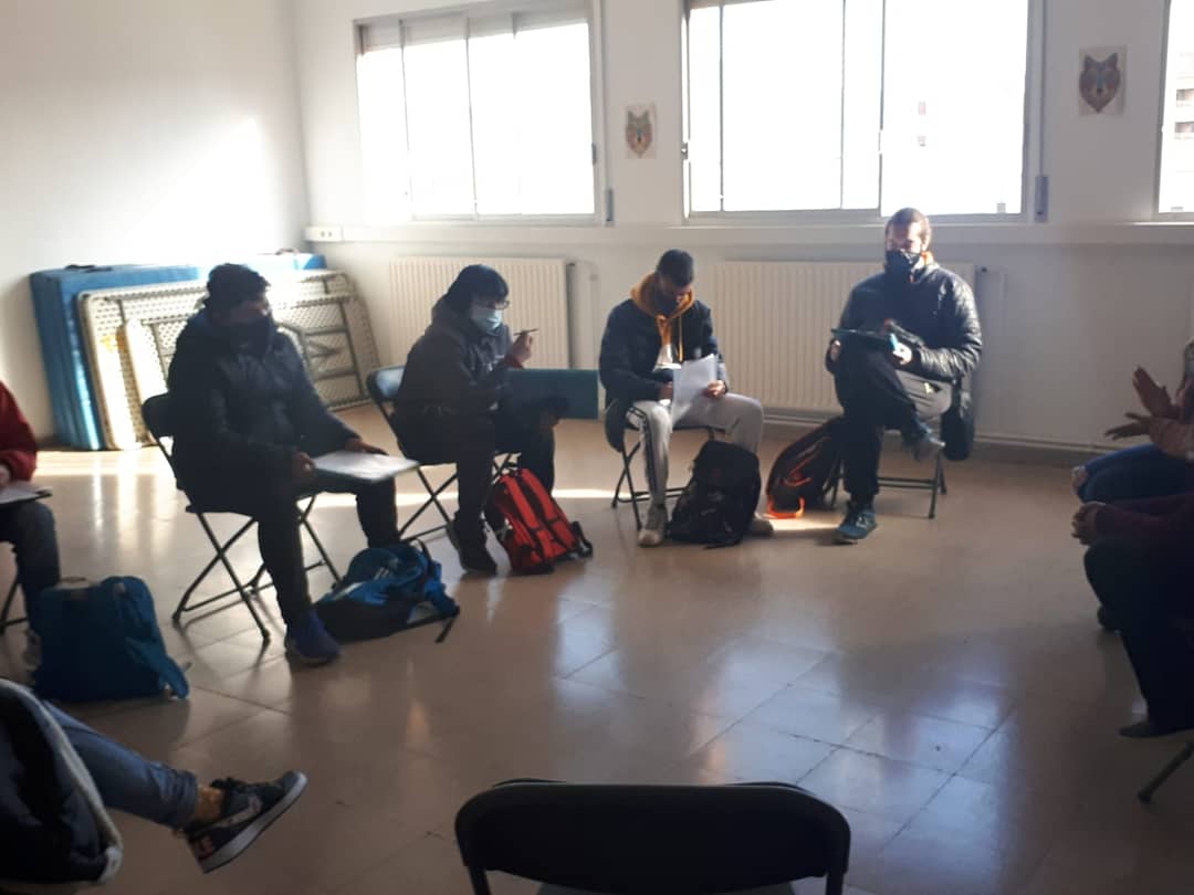 InsGabriela's tweet photo. Avui els alumnes de 2n d'IFE, dins del mòdul 4, han anat a conèixer el serveis que dona @espailacapella, equipament municipal destinat als i les joves per desenvolupar diverses activitats socioeducatives.
#insgabrielamistral #2nIFE #LaCapella #modul4 https://t.co/41nFDsLbnB
