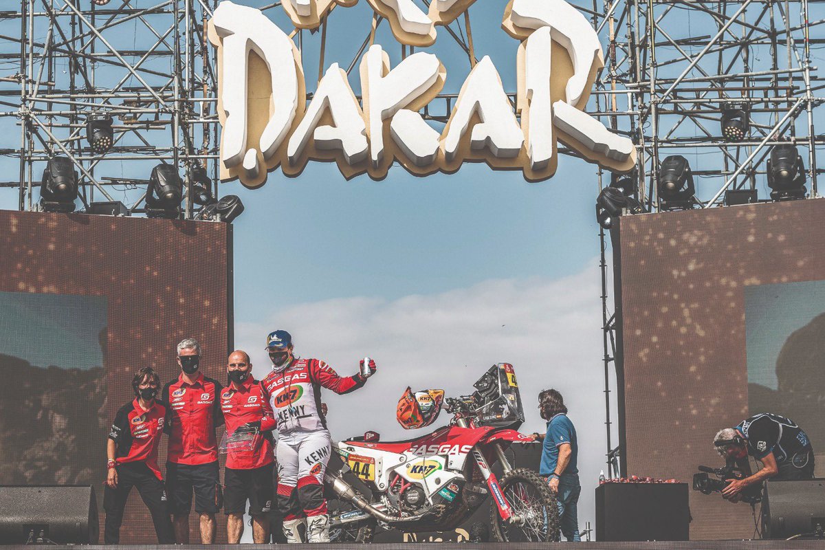 LaiaSanz_'s tweet photo. Who would have thought, one month ago, that I would be here after finishing my 11th Dakar on a row and in P17. Many days I could not ride at my normal pace, but I can assure you that this has been a great personal victory! Thanks to the team, the sponsors and every single
+ https://t.co/f6mGs9fUQX