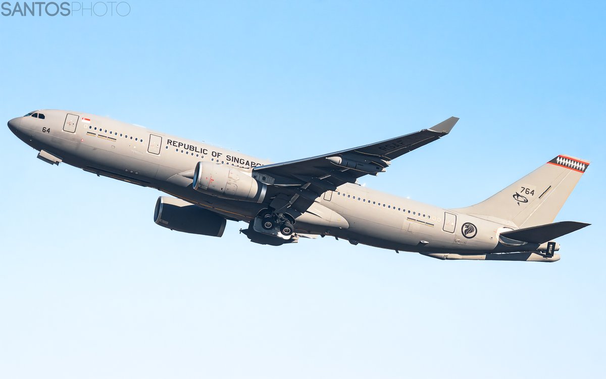 SantiBlanquez's tweet photo. Así se despedía esta mañana de @SevillaVuela el último MRTT de la @TheRSAF en vuelo de entrega a Singapur-Changi. @AirbusDefence https://t.co/LVrvvlzshL