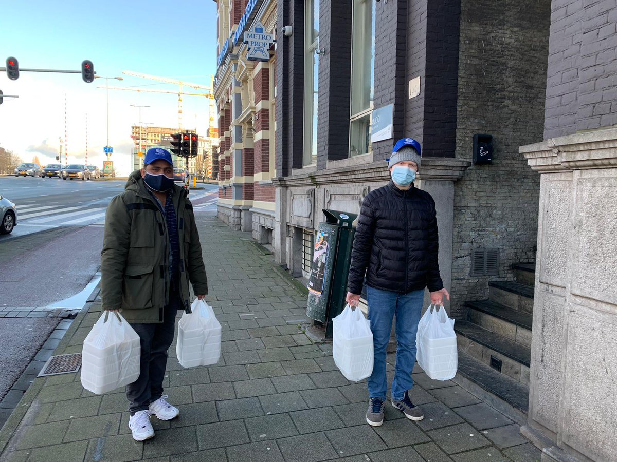 AnsarNederland's tweet photo. Majlis Ansarullah Nederland distributed 80 food packets to 2 #shelters for #homelesspeople in #Amsterdam. 
Thank you #HumanityFirstNL and #MajlisKhuddamulAhmadiyyaNederland for your support.
#Islamnu, #AhmadiyyaNL https://t.co/mJhqS0aUWL