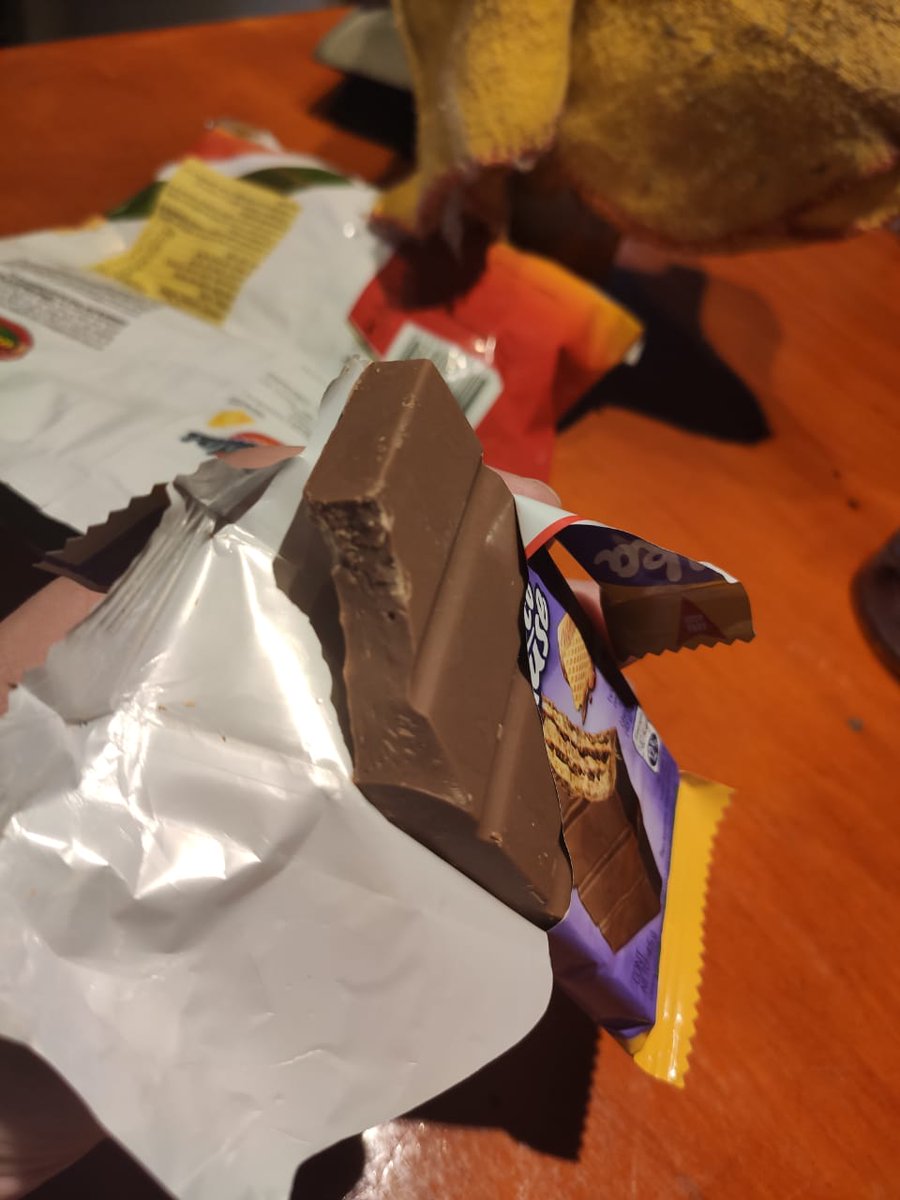 EstefyDua's tweet photo. Asi encontre a mi @milka chocopause...no tenia oblea! 😒
Escribi a @milka_argentina y me dijeron que por ser verano no reparten(compensacion) chocolates!!! Y que elijera otro producto??? @milka es solo chocolate...o me equivoco.@MDLZ https://t.co/5dVB4ZQ7VU