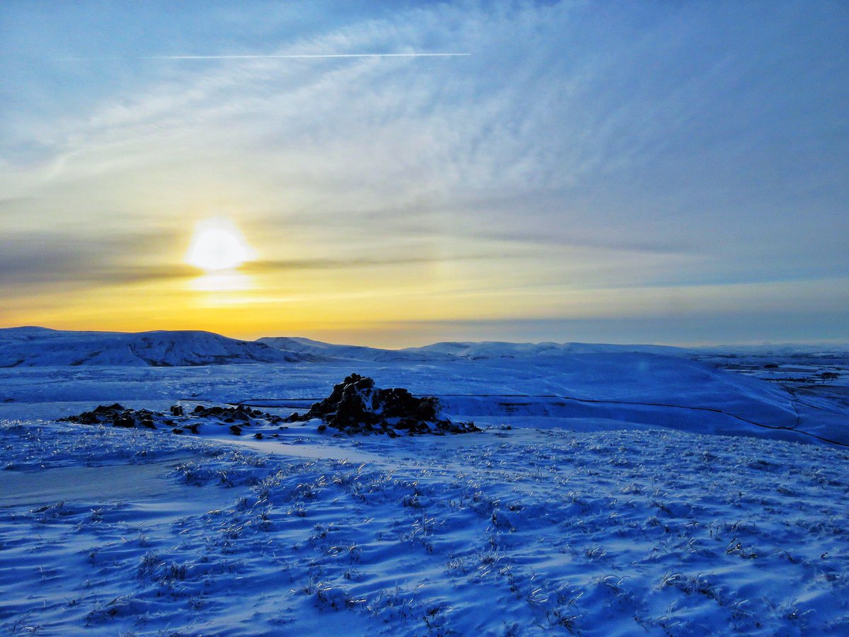 oldcrofthouse's tweet photo. Walking into the sunset.
With one walk a day pick your time wisely.
#onewalkaday #savethebestforlast #walkingonsunshine #sunsetwalk #sunsetphotography #landscapephotography #wainwrightscoasttocoast #walksfromthedoor #kirkbystephen #Cumbria @VisitEden #yorkshiredalesnationalpark https://t.co/zun6Sc7oaD