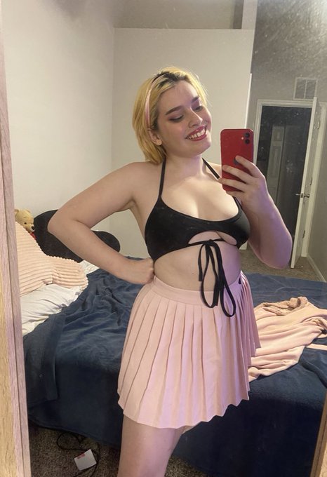 I&rsquo;m on SextPanther all day! Check the replies to start chatting with me 💕  @SextPantherRT @SextPanther