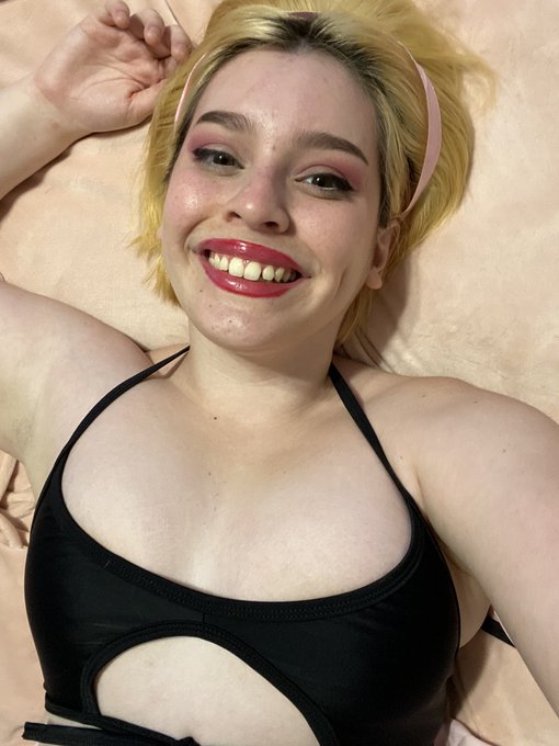 I&rsquo;m on SextPanther all day! Check the replies to start chatting with me 💕  @SextPantherRT @SextPanther