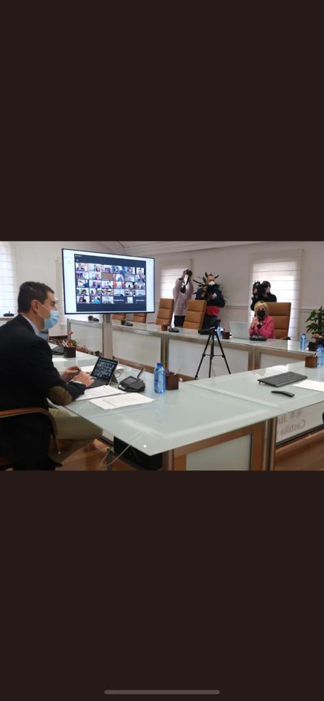 Hoy he participado en la reunión de alcaldes y presidentes de diputaciónes con <a href="/alferma/">A F M</a>. La paralización del Gobierno social comunista de España parece increíble, incapaz de poner orden para ir todos a una. Illa y Simón debieran dimitir y Sánchez e Iglesias irse a casa.