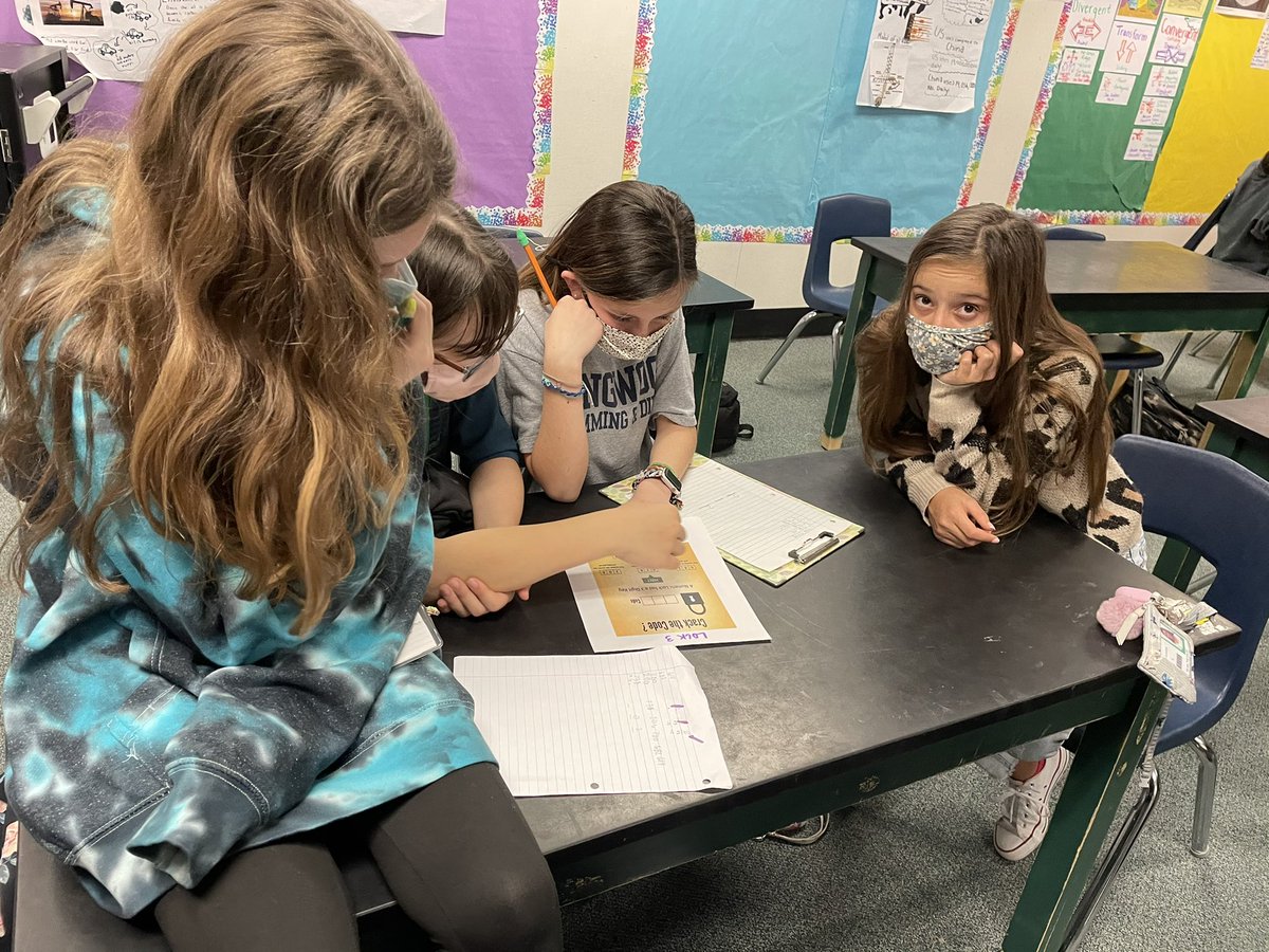 TheMrsFarmer's tweet photo. @HumbleISD_CMS @MrsHunt_CMS @ZinneckerT #COLThour students had a great time working on #problemsolving and #CriticalThinking skills in this #escaperoom https://t.co/y3CGeyCnUw