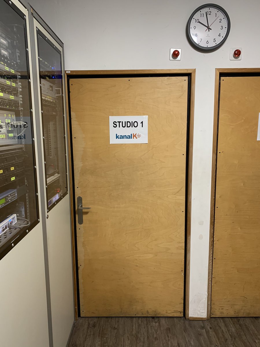 Das Studio 1 gehört uns für die nächsten 3h - Tune in now!!!

#slackjackerz #radiokanalk #liveonair