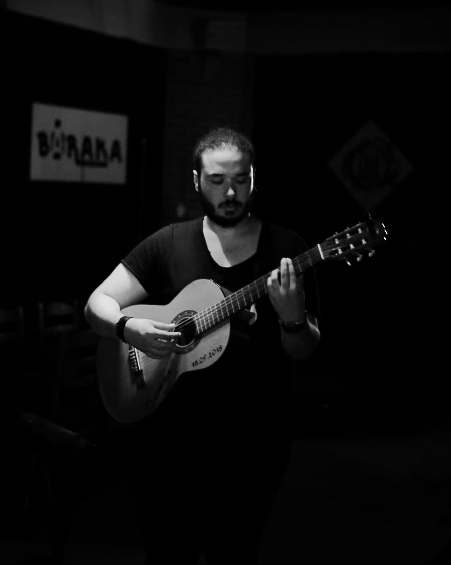 Gökyüzü Bazen Ciğerime Doluyor...