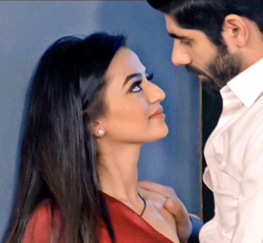 _no_sugar__'s tweet photo. #IshqMeinMarjawan2
.
.
.
.
.
.
VANSH KA CONTROL NAAM KA SCREW GHAR KE BAHIR GIR GAYA THA OR KHO GAYA 🌚❤️😂 https://t.co/1IjjfINpQj