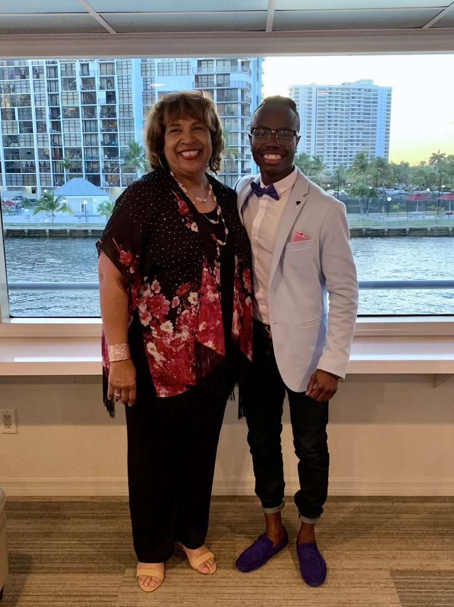 iTravyy's tweet photo. @_Shelley_G @marvymoore @theeastregion Truly inspirational. To many powerful presentations and speaking engagements to choose one fav but I’ll always remember how gracious you were with your time; offering advice and showing how to be a good leader and better person. @marvymoore @theeastregion #MarvyMemory https://t.co/QRzKznMqwF
