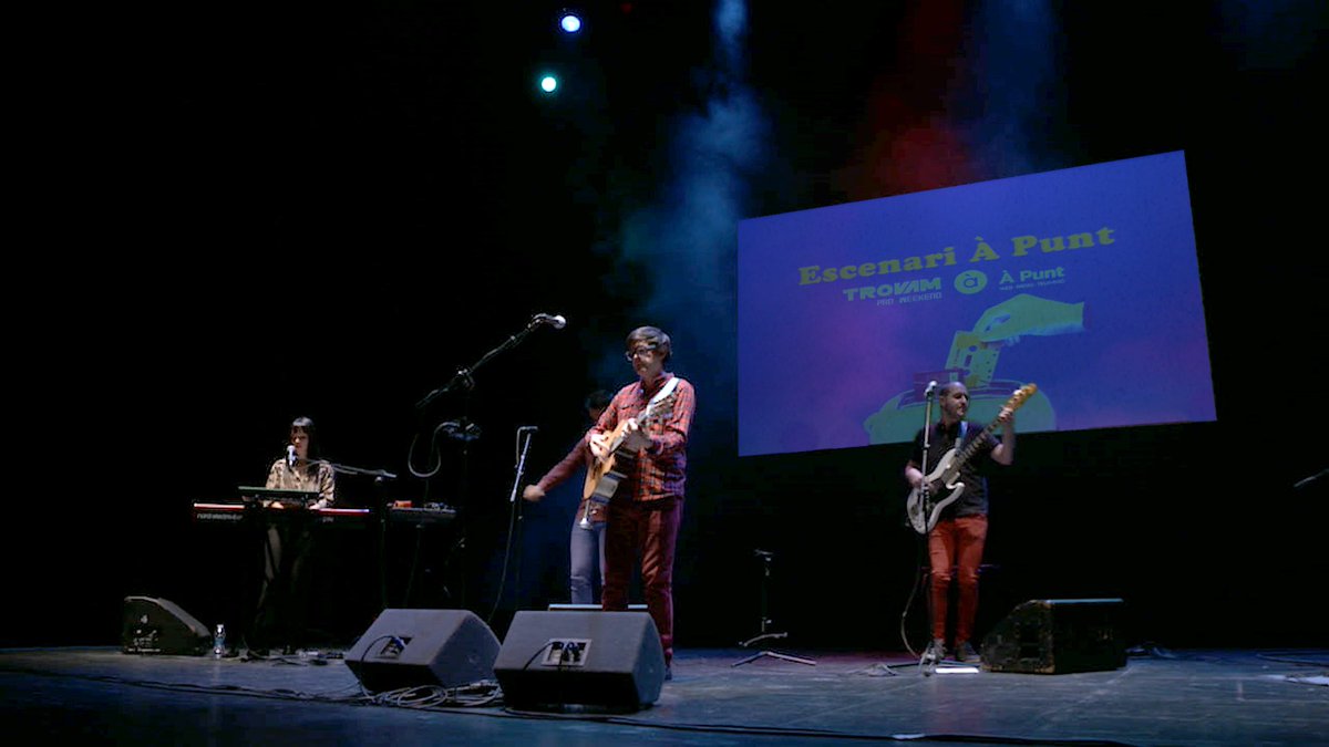 FiraTroVAM's tweet photo. 🤟 Si us vau perdre el directe de @pleasantnews a la #FiraTrovam presentant el seu últim treball TEMPS (@AnimaRecords) a l’Escenari À Punt teniu una nova oportunitat!  
📺 @apunt_media l’emetrà demà dissabte a les 0:15h de la nit! #quenoparelamusica #aramesquemai #culturasegura https://t.co/X8WQgs60Kd