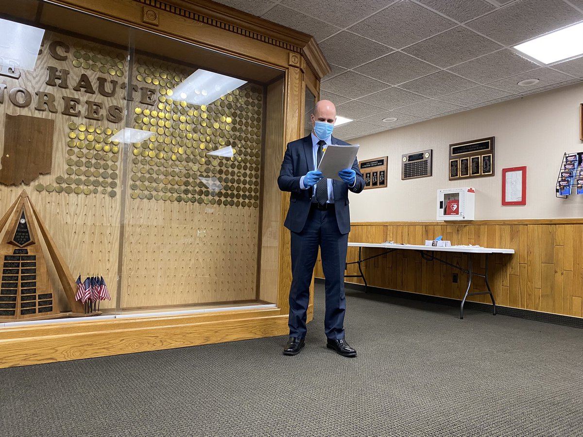 BOP spokesperson Scott Taylor briefed non-witnessing press earlier. He said that one of the families of the victims plans to address reporters after the execution. Another plans to issue a written statement. It’s not clear who, or whether they will witness.