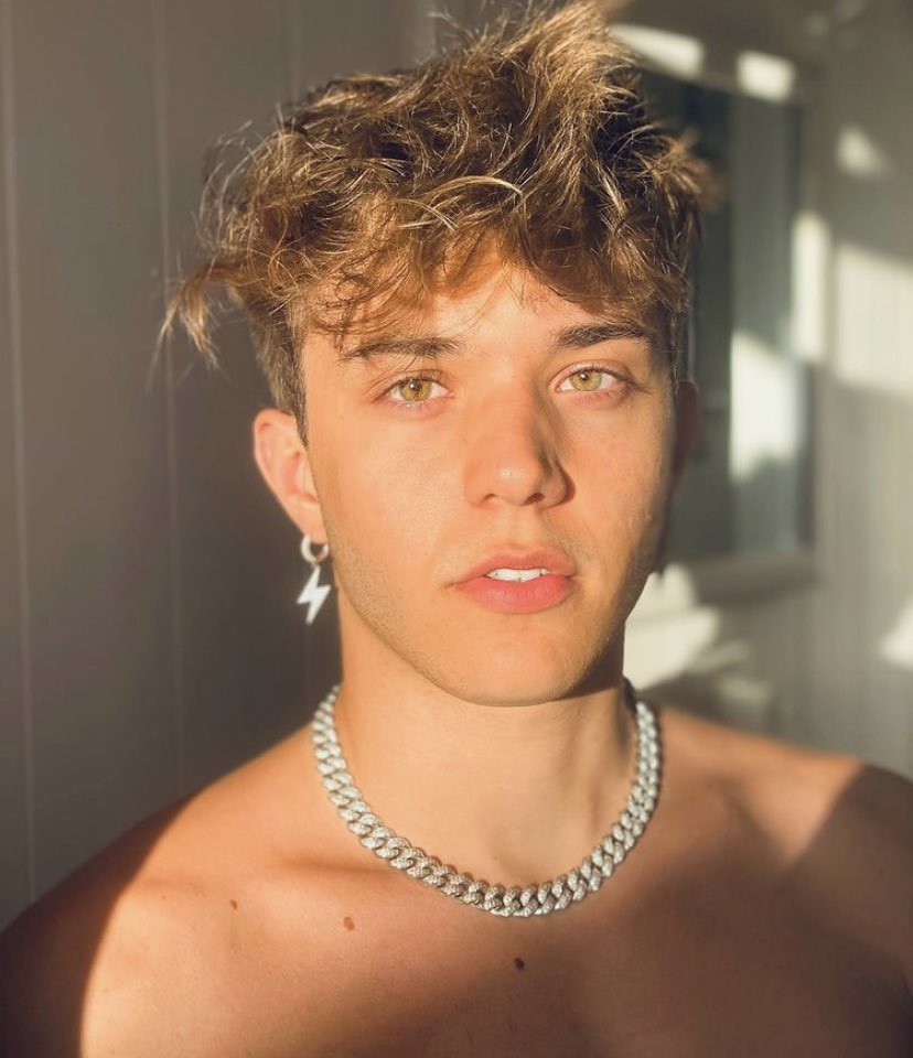 EsattoC's tweet photo. VALERIO MAZZEI (dei Valespo) HA FATTO SESSO A 3 CON UN NOTO INFLUENCER 21ENNE!😍🔥

Per sapere CHI È e per vedere la VIDEOCONFESSIONE corri sulla nostra pagina Instagram ▶️ https://t.co/s9H8R1IRS8 

A 100 RT NUOVO POST 
Retwittaaaaaaa 🔥🔥🔥🔥 https://t.co/D5ZJVxXaP7