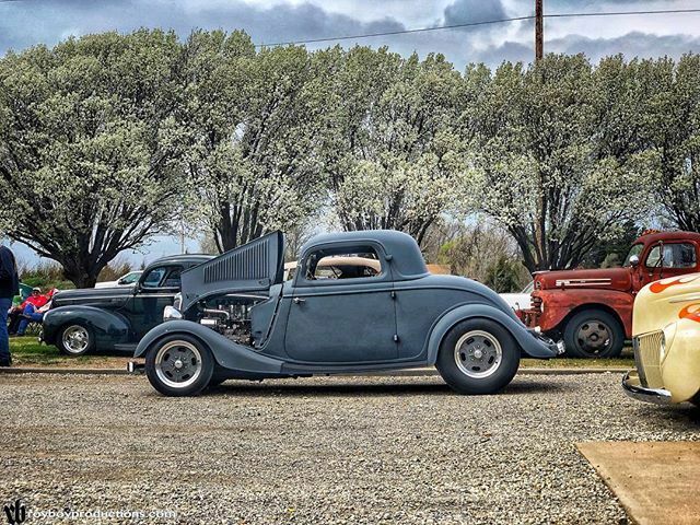 morbidrodz's tweet photo. royboyprods:
After Saturday’s shoot I headed down to the NSRA appreciation cookout and hung out with a bunch of my older hot rod buddies. There were a ton of cool cars there too. #hotrod #3window #flathead #ford https://t.co/PEdQsXnTXf https://t.co/5YTRBDlC3r
