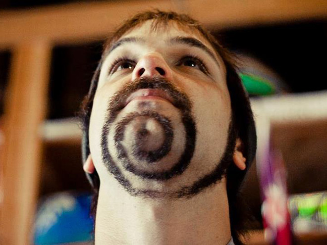 omgblog's tweet photo. OMG, it’s called FASHUN! Look it up! The new MONKEY TAIL BEARD trend https://t.co/hp0IMgLnEA #Fashionistic #Unfortunate #beardtrend https://t.co/ICkeV42RQn