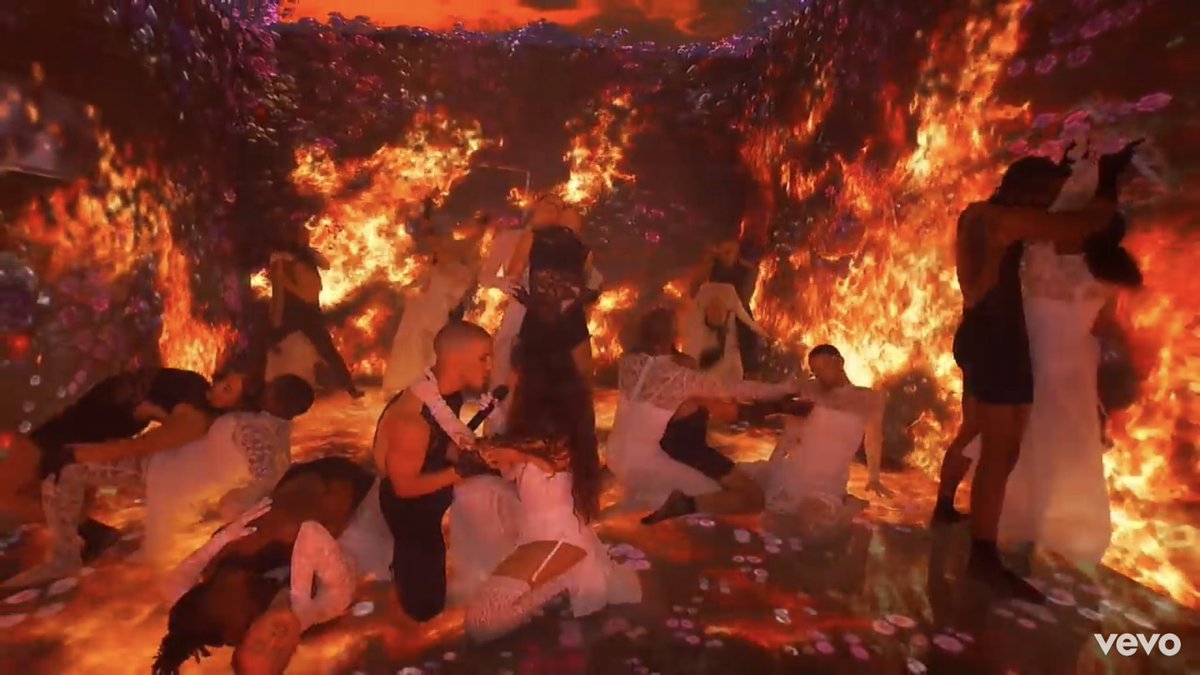 First of all, we should point out that there are three main visuals revolving around this performance which are Heaven, Earth and Hell.