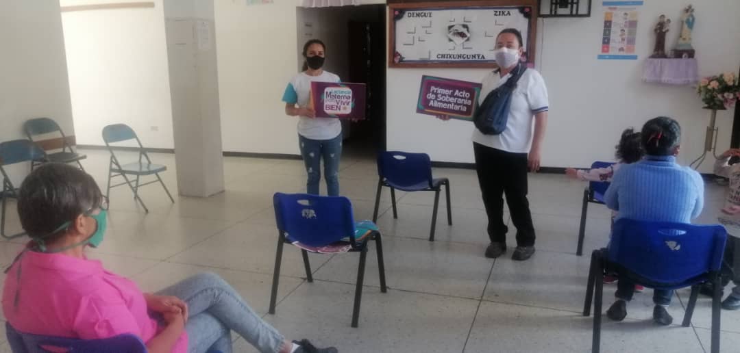 INN_MERIDA's tweet photo. #15Ene | Desde el Ambulatorio "Tienditas del Chama",perteneciente a la parroquia Jacinto Plaza, se realizó Conversatorio a madres lactantes,en donde se proporcionó temas como:
✔️Las medidas de bioseguridad
✔️Importancia y beneficios de la leche materna
#INNMérida
#DiálogoPorLaPaz https://t.co/ylex1RdA0N