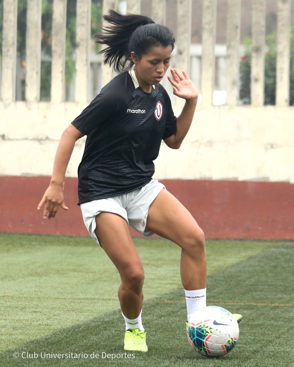 FutFemeninoU's tweet photo. 📸 Imágenes del entrenamiento del primer equipo en el segundo día de pretemporada en el @MonumentalU_

#VamosCremas 💪🏼🙋🏻‍♀️⚽️ https://t.co/Ikqm0bJ5zT