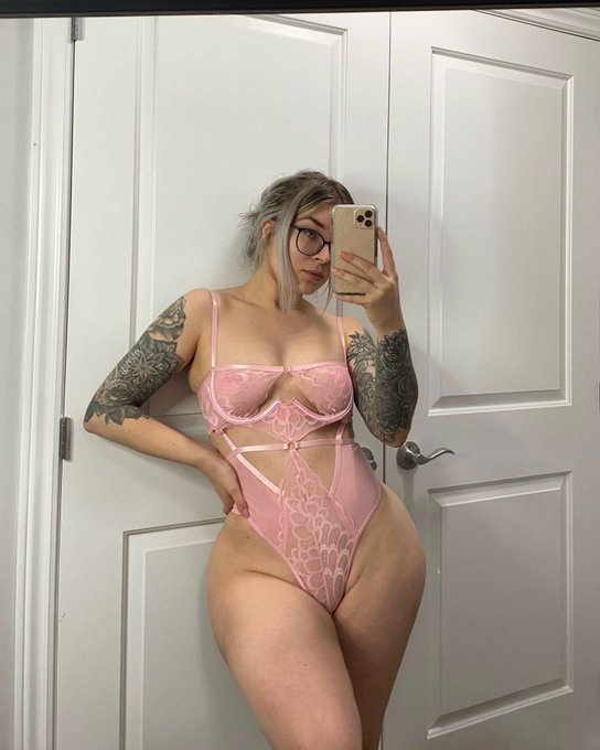 I can&rsquo;t talk right now I&rsquo;m busy doing hot girl shit. https://t.co/OBVLpV5Wah