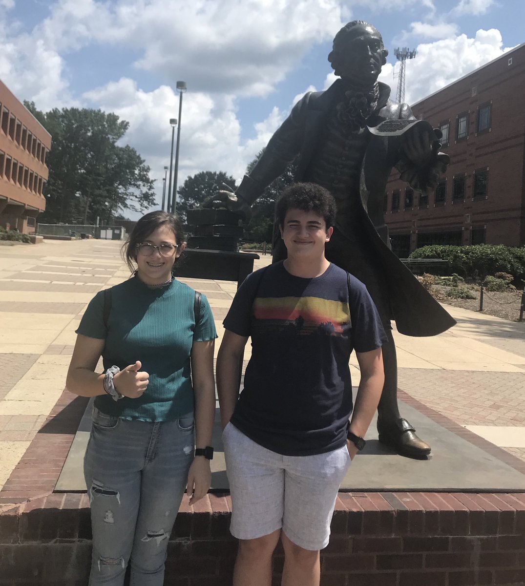 MrsSMiedema's tweet photo. Ever since that student tour two summers ago, he had his heart set on @GeorgeMasonU. We’re thrilled to be part of #MasonNation #Mason2025 @HonorsMason https://t.co/x6ua0tVu0p