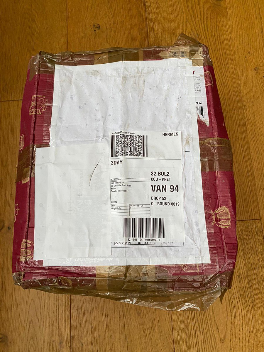 TomHampson1990's tweet photo. @myparcel I have sent 5 emails to request a refund after my parcel arrived 13 days late and completely trashed! This is not acceptable service and I would like to request a full refund. Nobody is replying to emails.See photos for before and after! #delivery #hermes @Hermesparcels https://t.co/1lXwnUhzC0