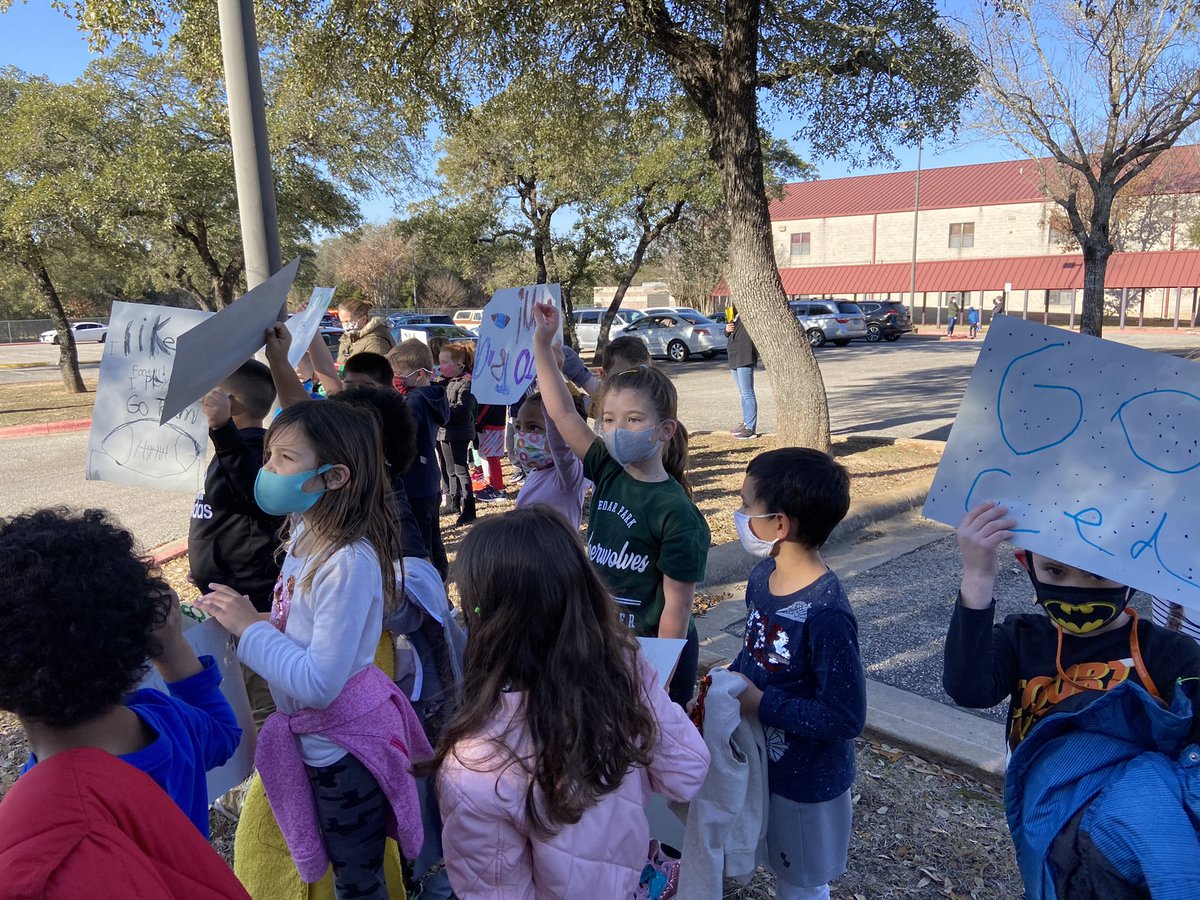 MsCamiCox's tweet photo. We loved getting to cheer on  @CedarParkFB as they drove to the state championship game! 💚🖤 I even taught my kiddos the wolf sign. Forever Cedar Park high! https://t.co/cNp2PaOLRh