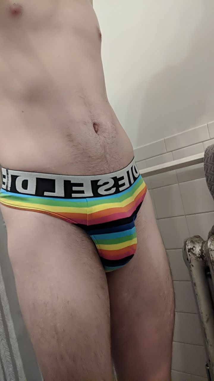 2 pic. New thong, who dis? https://t.co/l2zjhBWYkh