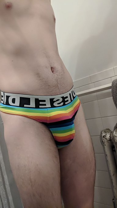 2 pic. New thong, who dis? https://t.co/l2zjhBWYkh