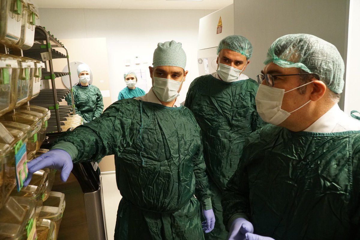 Türkiye'de uygulanmaya başlayan Kovid-19 aşı programı, dünya gündeminde geniş yer buldu. Türkiye'nin başarısına dikkat çekilen haberlerde, "Türkiye'nin 1 günde yaptığı aşıyı Fransa 3 haftada yaptı" ifadelerine yer verildi.