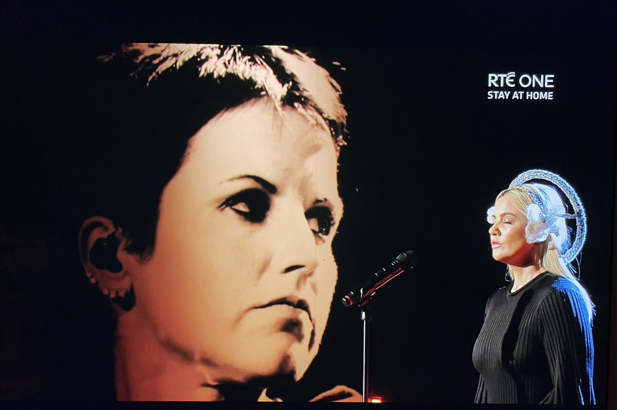 UniMusicIreland's tweet image. Stunning @thisislyra and her incredible performance honouring Dolores O’Riordan on the #latelate ❤️