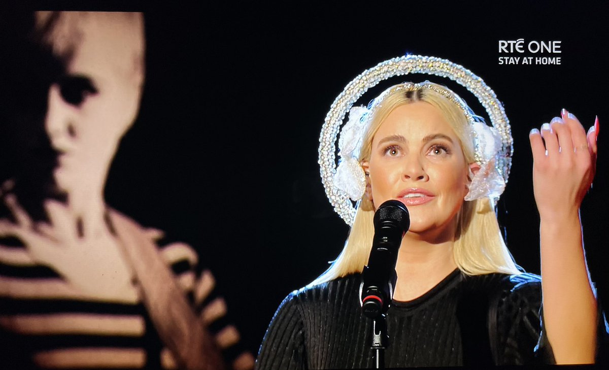 UniMusicIreland's tweet image. Stunning @thisislyra and her incredible performance honouring Dolores O’Riordan on the #latelate ❤️