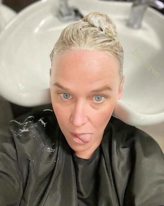 Getting my hair done...#fresh Friday #freshhair #freshhaircolor #blueeyes #blonde #balayagehair https://t