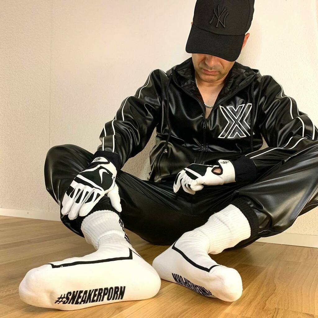 sneax77's tweet photo. #boxerbarcelona #sk8erboy #sk8erboysox #sk8erboysniffmesox #sneakeraddicted #snkraddicted #sneakermaster #sneakerslave #sneakerporn #whitesox #whitesocks #trackies #gaysneakers #gaytrackies #gayfetish #gaylad #gayscally #gaychav #gaykiffeur #gayslut #kis… https://t.co/PmybfLd4U9 https://t.co/UyEhUHl1BZ
