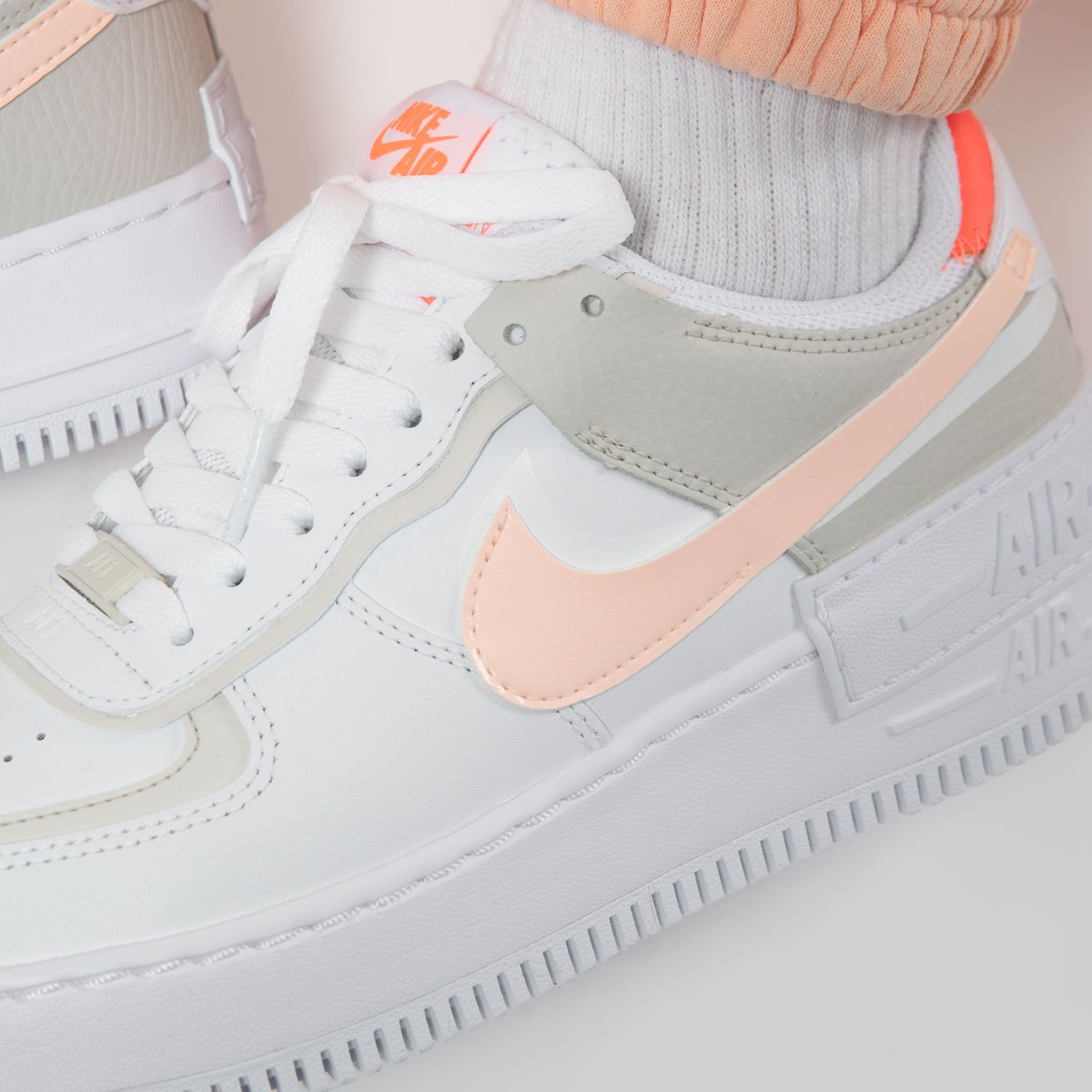titoloshop's tweet photo. step out from gray everyday life with the latest Shadow Air Force 1s 🔸 Now available online ➡️ https://t.co/KzTx6MLveu
US 5.5 (36) - US 9.5 (41)
🔎 DH3896-100
#brightMANGO
#titoloWOMAN
#titolo https://t.co/D6rauzMSBd