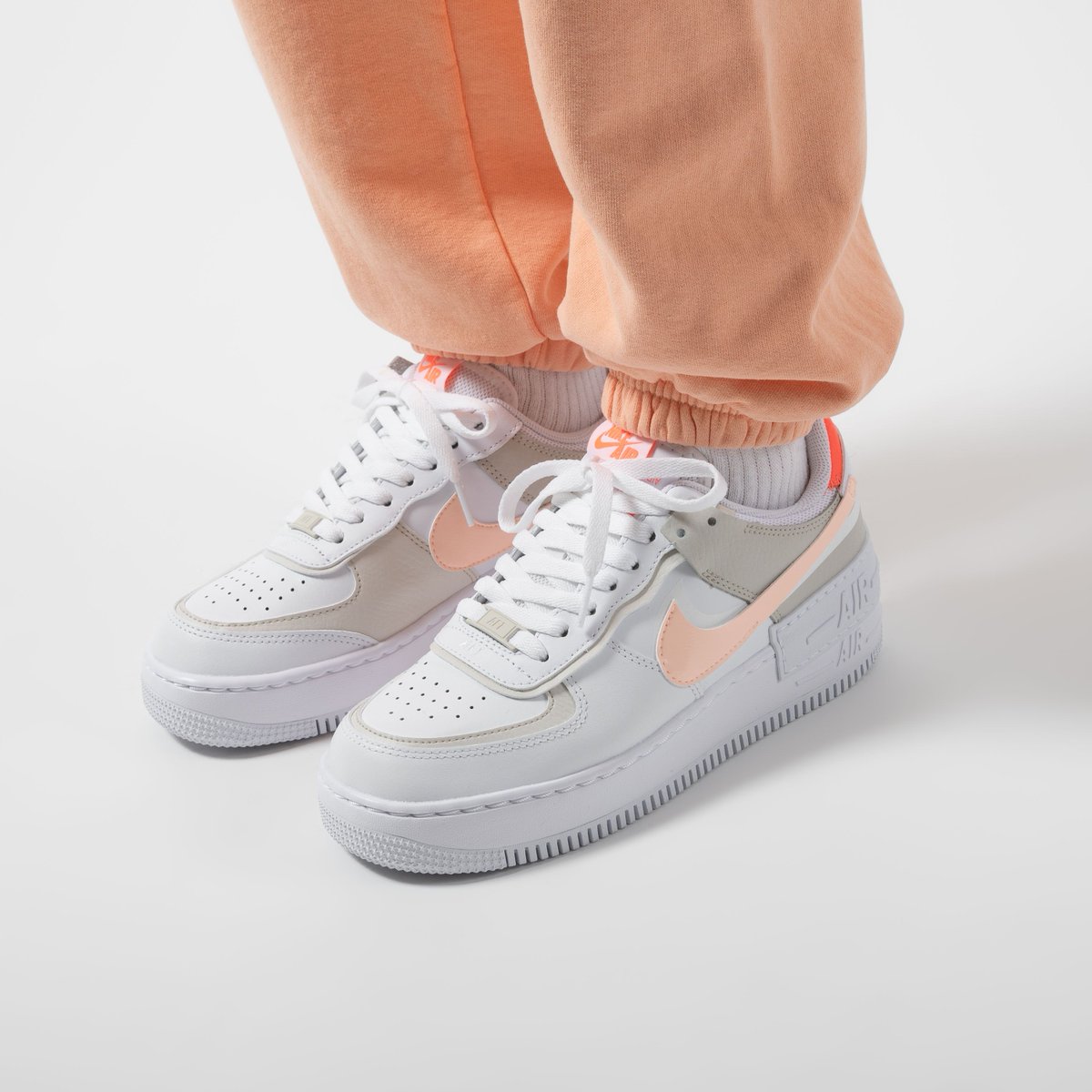 titoloshop's tweet photo. step out from gray everyday life with the latest Shadow Air Force 1s 🔸 Now available online ➡️ https://t.co/KzTx6MLveu
US 5.5 (36) - US 9.5 (41)
🔎 DH3896-100
#brightMANGO
#titoloWOMAN
#titolo https://t.co/D6rauzMSBd