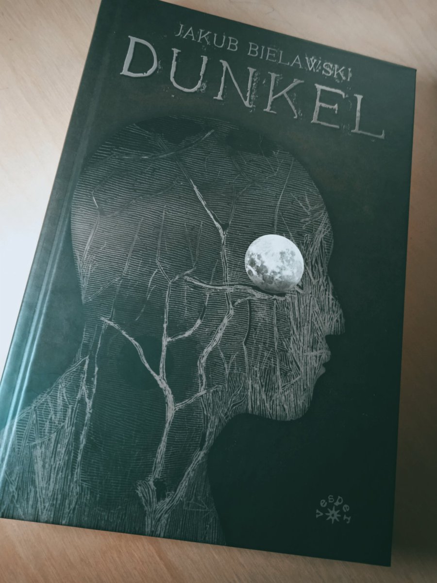 kuban85's tweet photo. 2. Jakub Bielawski - "Dunkel"
#readlist2021pl
Tematyka mi bliska, być może dlatego miałem też duże oczekiwania, być może dlatego było  rozczarowanie. Styl nawiązujący do twardochowego wyszedł sztucznie, męczyłem się przy tej narracji. PS. Wciąż marzy mi się lubuska wersja Dracha. https://t.co/M1wV5S6Kmt