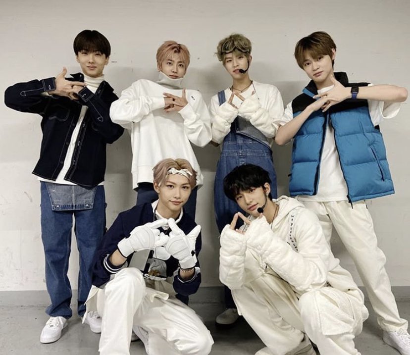 LKZTWT's tweet photo. '바람 . . . 𝐼 𝒘𝒂𝒏𝒏𝒂 𝑏𝑒 𝒎𝒚𝒔𝒆𝒍𝒇 ➟ ɯᥱ ᥲrᥱ @𝗟𝗢𝗦𝗧 𝗞𝗜𝗗𝗭 💥 › 更新『 𝐄 𝐕 𝐄 𝐍 𝐓 』⨾ #WEGODUMBwithRF + #RF1stCB + #DUMBLITTYbyRF ❜

Estamos llegando al escenario de @RylFlush_lent esperamos sea un gran evento y todos nos la pasemos bien. https://t.co/0vBA9QVh9k