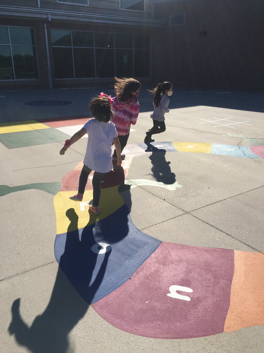 Enjoying the sunshine today! #TESbulldogs
#WISDgreatness