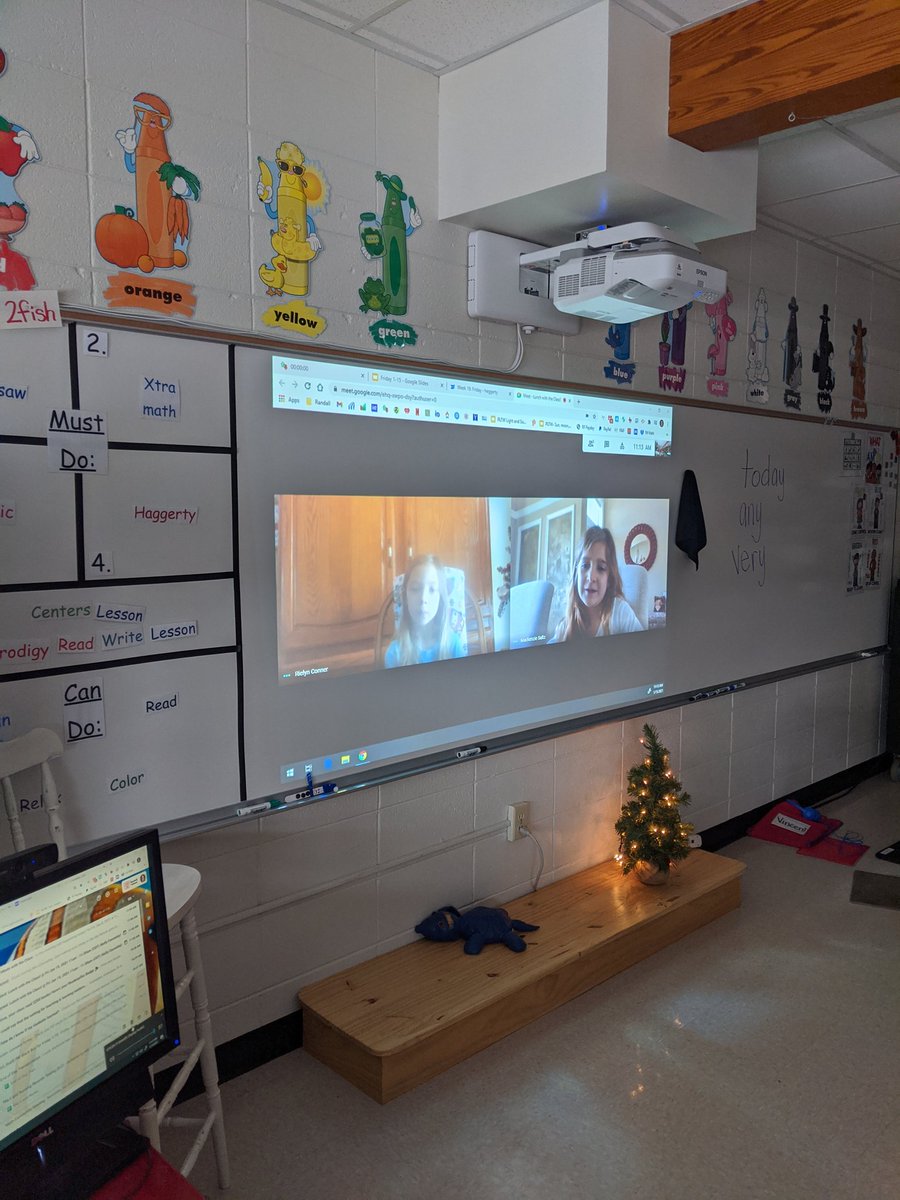 KellyCassaday's tweet photo. Marble incentive with lunch in our classroom! Special guests... Some of our virtual friends! ❤️ #randallwildcats https://t.co/LpmZFyjyqm