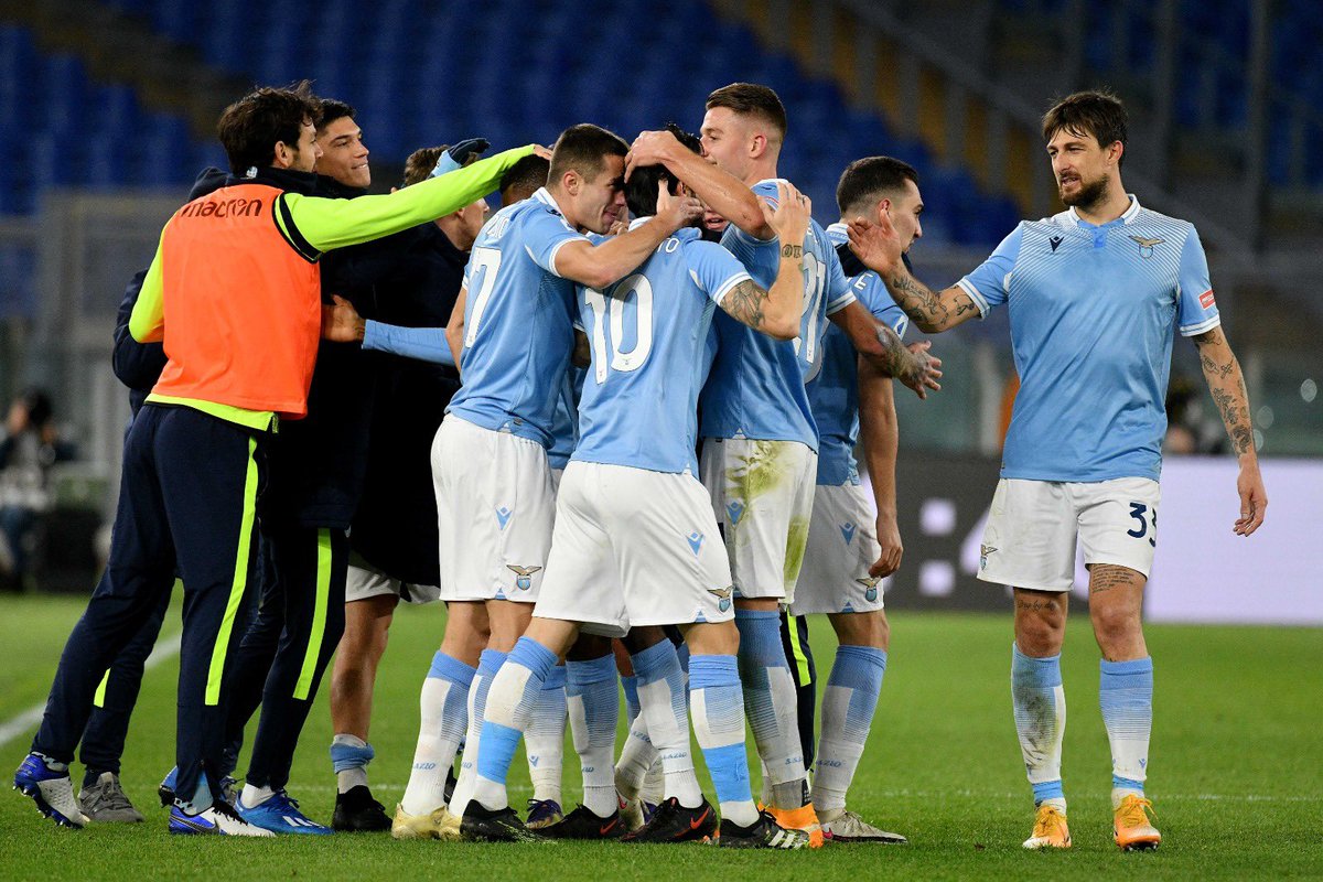 Acerbi_Fra's tweet photo. Serata perfetta, mancavate solo voi 🤍💙

#Ace
#Acerbi
#LazioRoma
#CMonEagles https://t.co/piDRQgxKLN