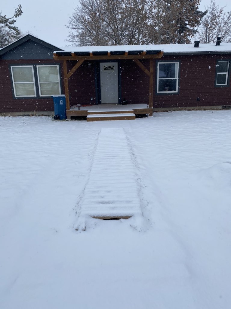 casey__ann_'s tweet photo. Finally getting a wee bit of snow! https://t.co/w3OELdVxB3