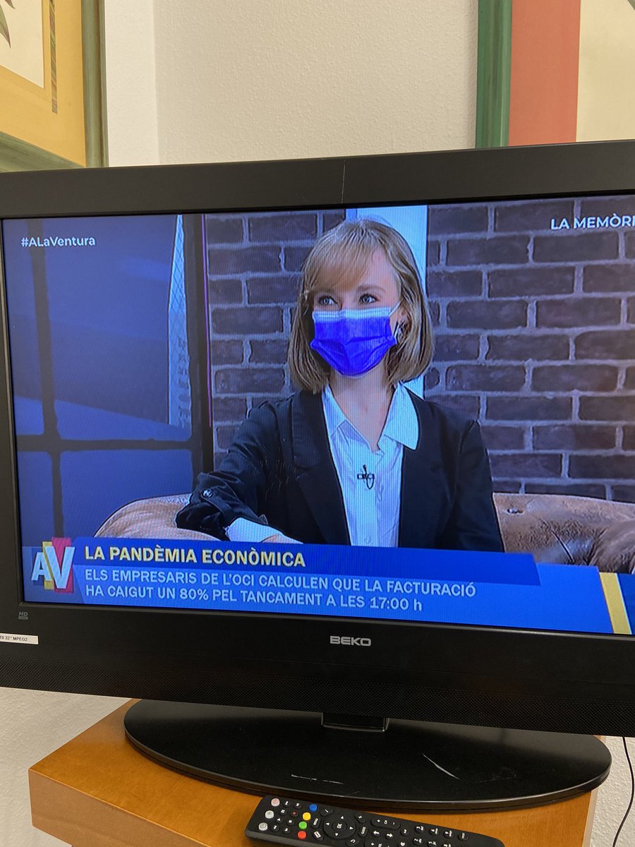 blascoclipilar's tweet photo. Harta de oír hablar de jóvenes irresponsables pero no de nuestros problemas.
@crismagar_ hablando de nuestra realidad en @alaventuraapunt usando mascarilla
#normalitZem #comandoz
@ConsellJove https://t.co/gT1kBE0ZmL