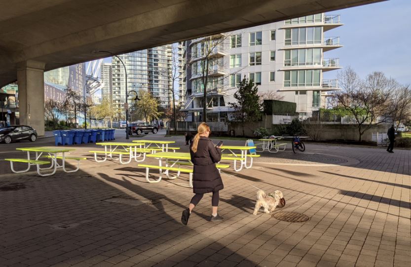 CityofVancouver's tweet image. Four new “rain friendly” pop-up plazas have been installed under the Cambie and Burrard bridges to help you stay dry while enjoying some fresh air during our wet winter months. Location details: ow.ly/ckCb50D9W5O