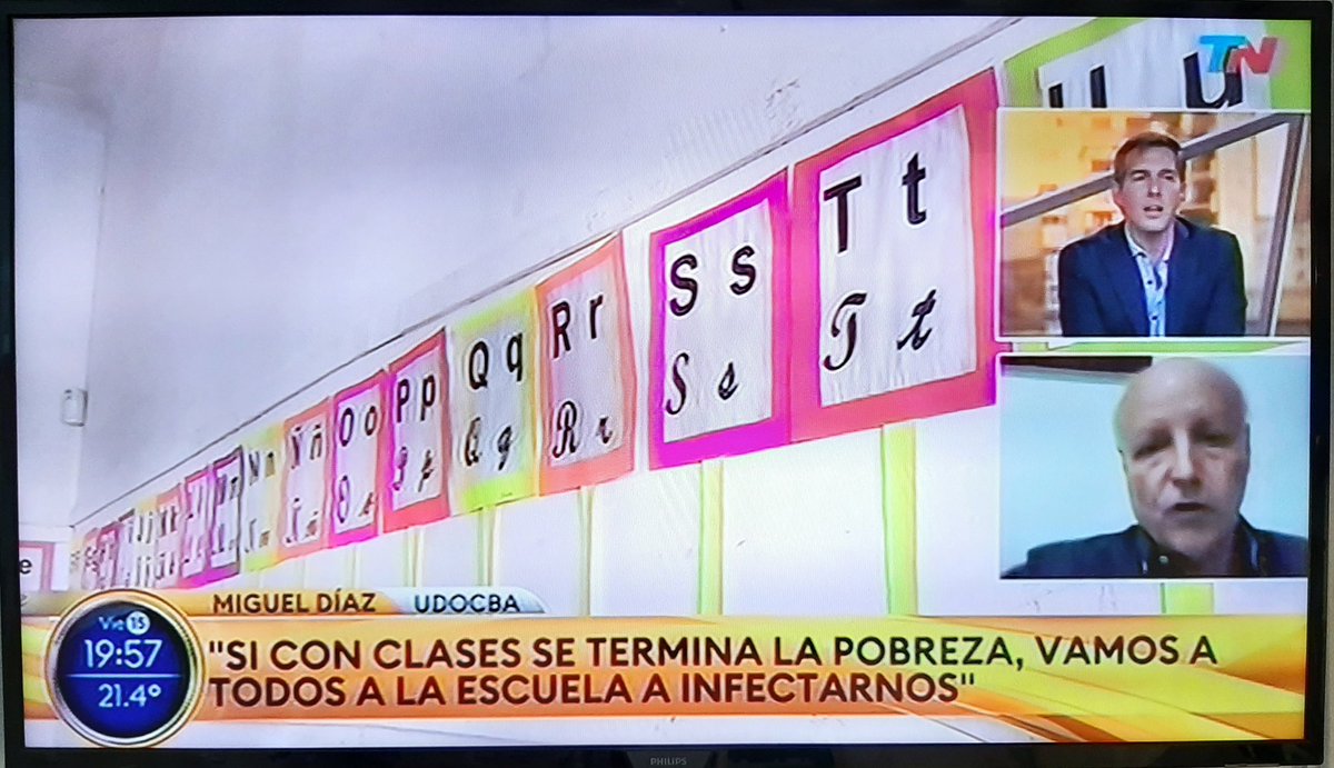 MalelaLem's tweet photo. Miguel Diaz, un ser muy mal educado. Grosero, mal educado. Este bestia representa a los docentes? Que mal los veo! https://t.co/0lSxNf3gbD