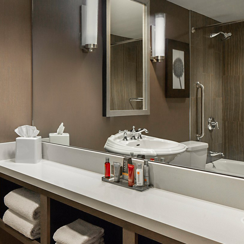 Like to spread out? You'll love the long counters in our bathrooms! Book your stay today. bit.ly/2Y8UzBi #visitlittlerock #marriott #littlerockhotel