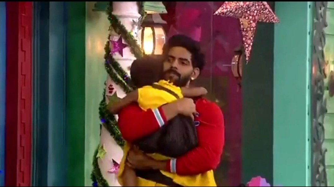 But the heart melting and best bond even though it lasted a very short time in  #BiggBossTamil4 is.... #BalajiMurugaDoss &  #Riya
